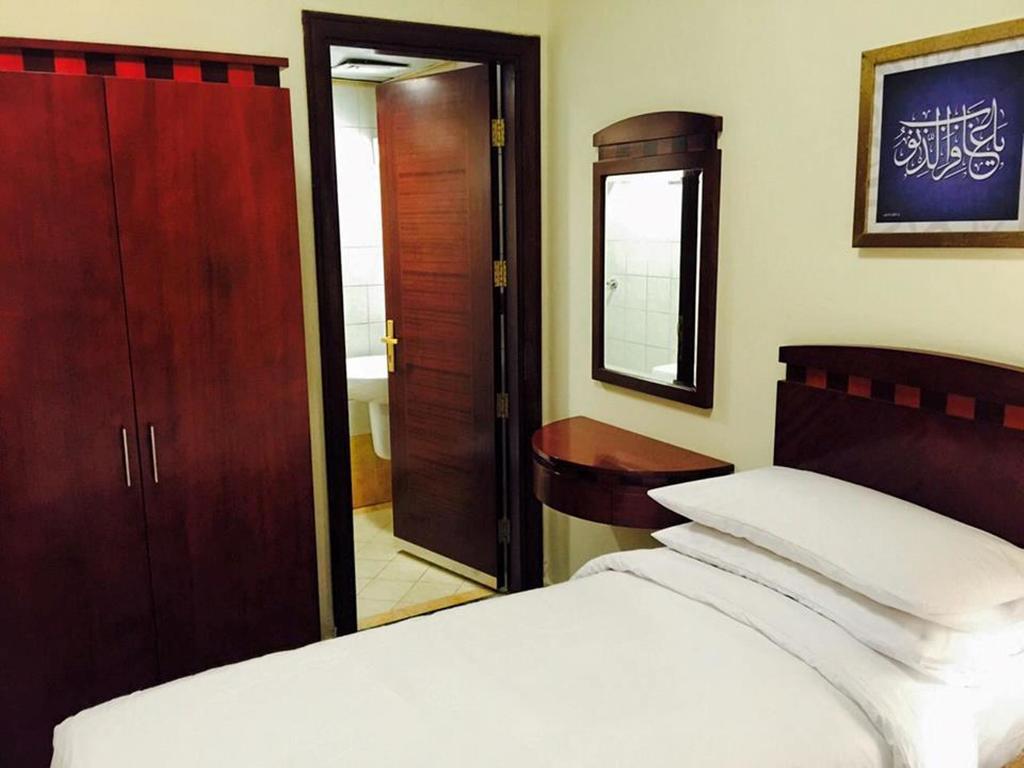 Al Eiman Al Qibla Hotel Medina Phòng bức ảnh